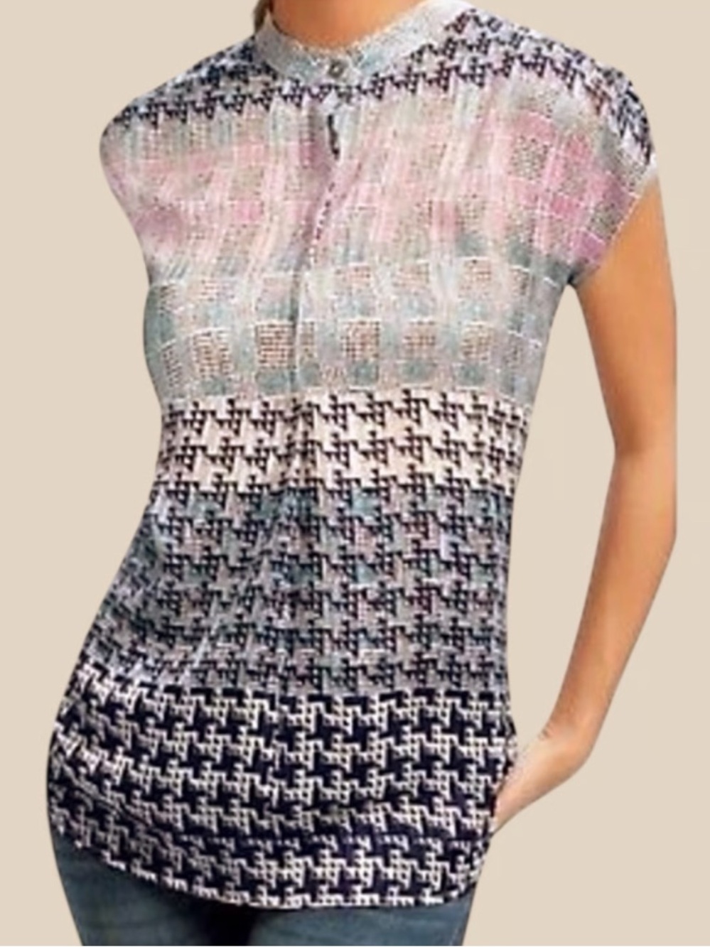 < CAbi Chiffon Geometric Pattern Cap Sleeve Top >